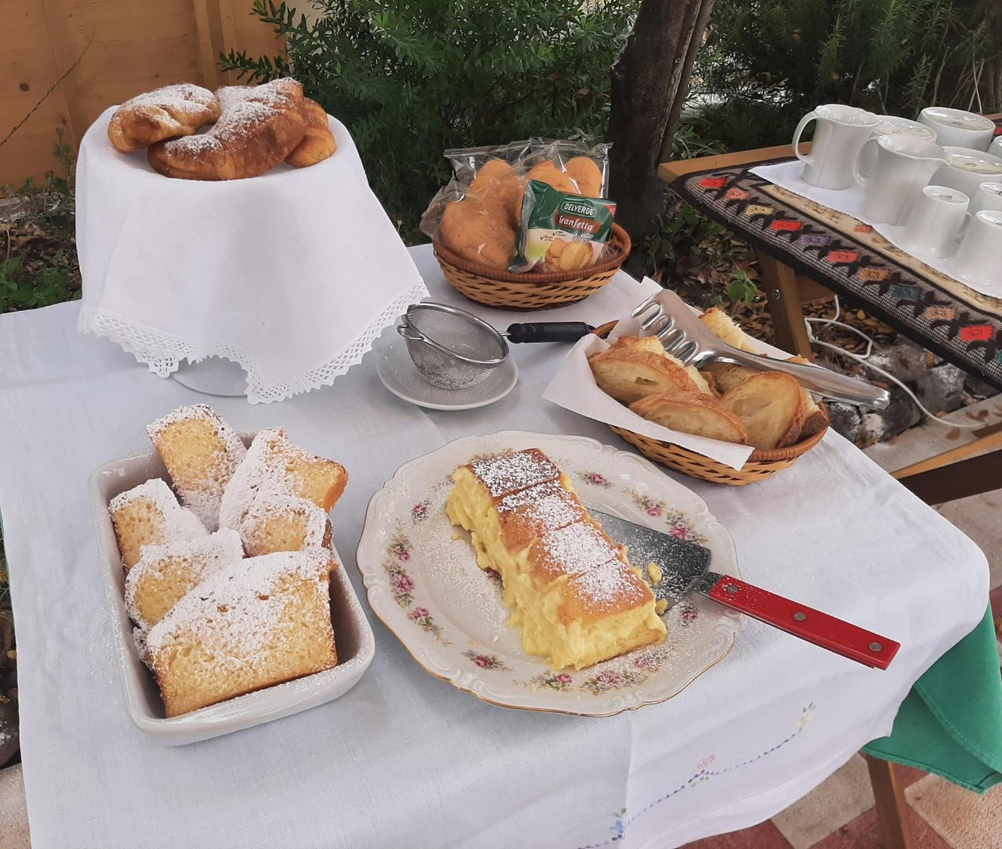 B&B Il Giardino Del Barone Pozzomaggiore 外观 照片