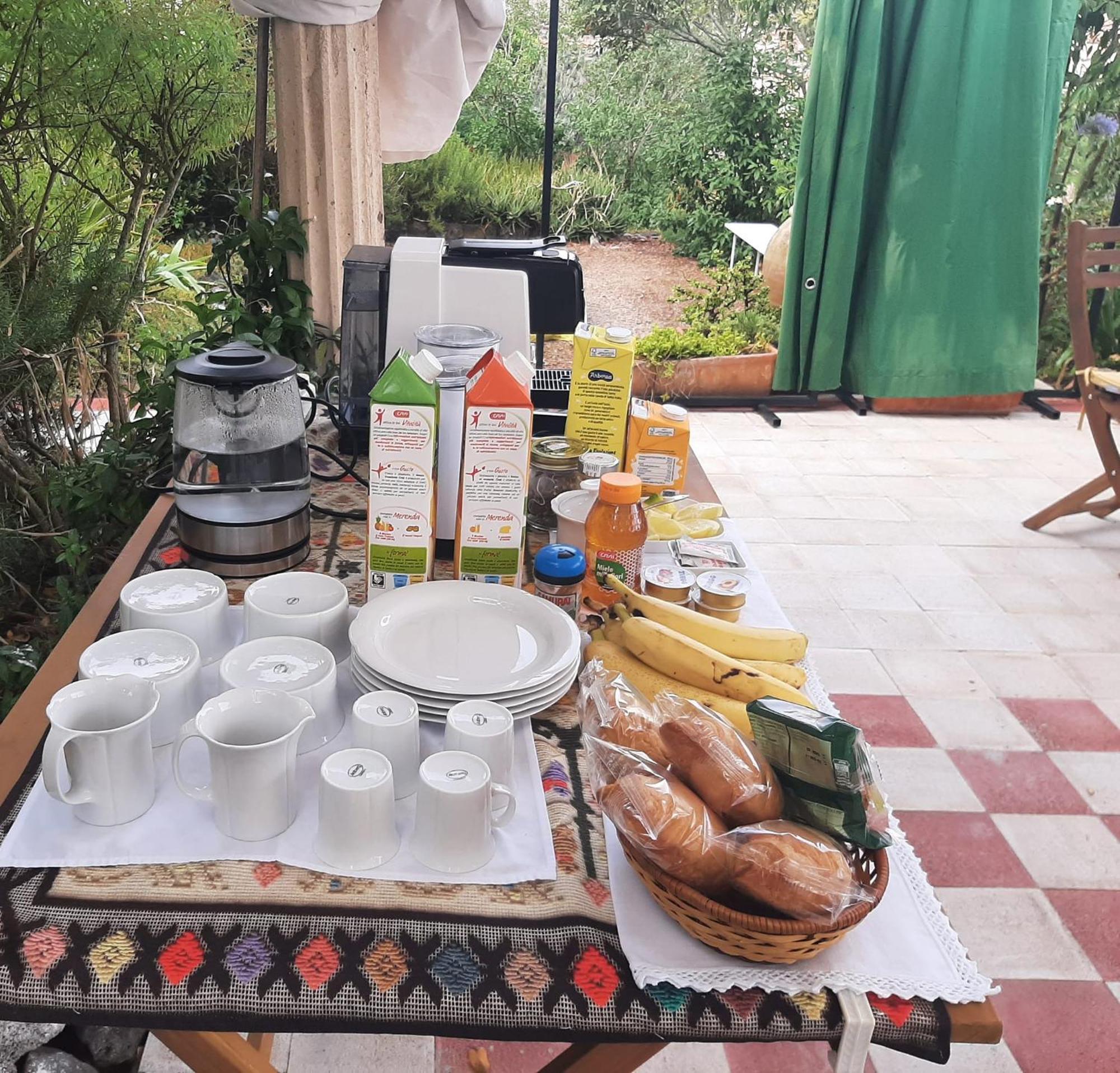 B&B Il Giardino Del Barone Pozzomaggiore 外观 照片